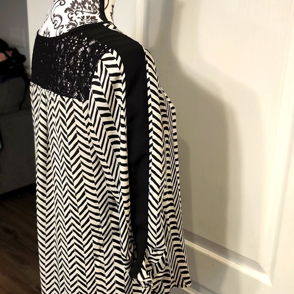 Charming Charlie 3/4 Length Sleeve Blouse - Picture 4 of 6